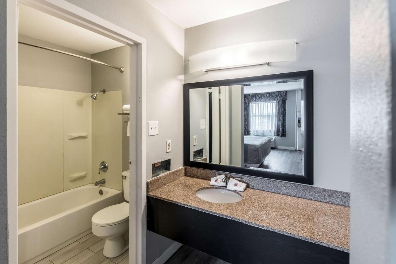 Econo Lodge Mineral Wells Esterno foto
